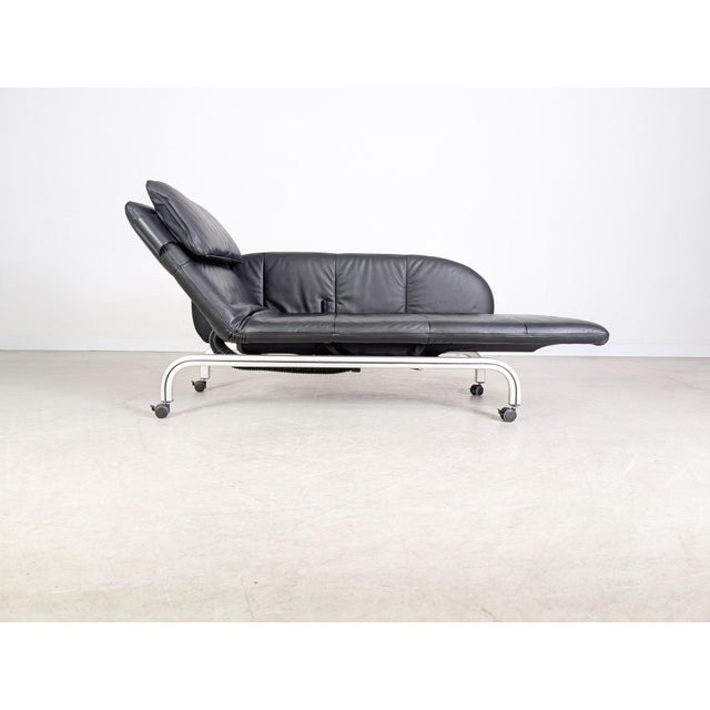 Postmodern Two-Seater Chaise Lounge in Leather For Sale - Image 3 of 12