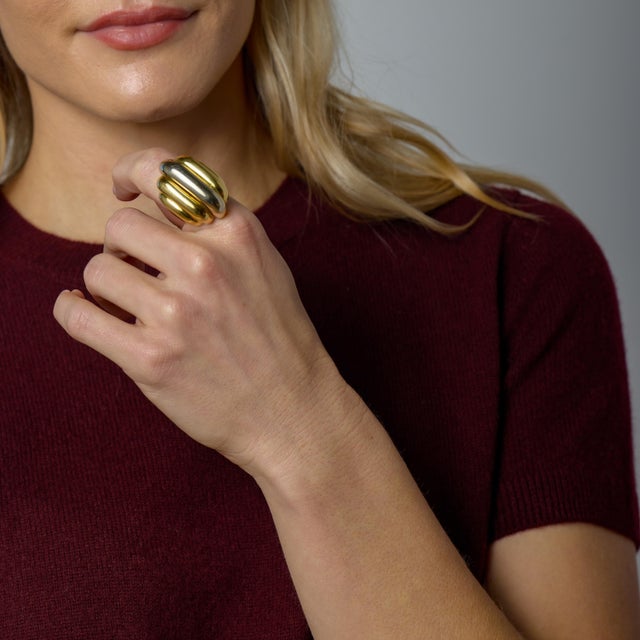 1980s Vintage Italian 18k Yellow and White Gold Cocktail Ring, Size 7 For Sale - Image 5 of 6