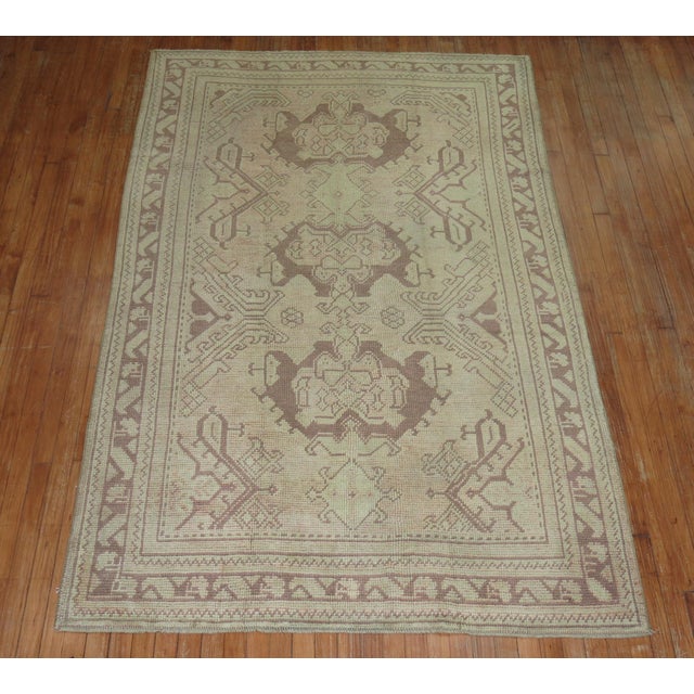 Early 21st Century Neutral Antique Turkish Oushak Foyer Rug - 5'1" x 8'1" For Sale - Image 5 of 18
