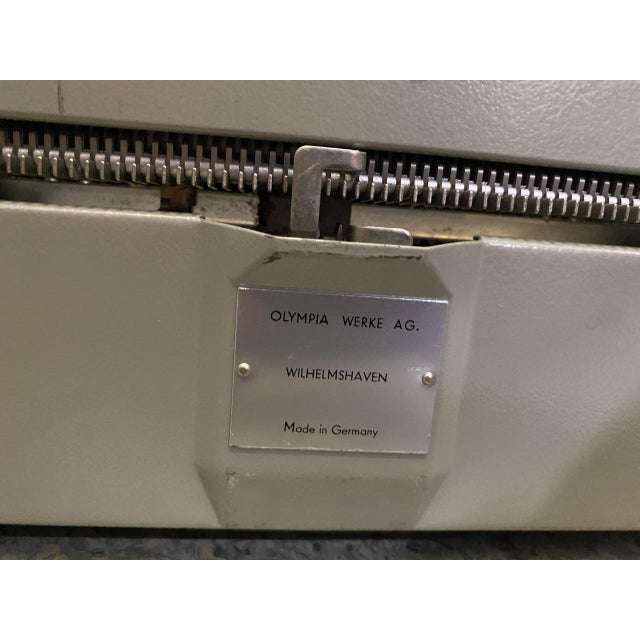 Vintage Model SM 4 Typewriter from Olympia, 1960s For Sale - Image 14 of 15