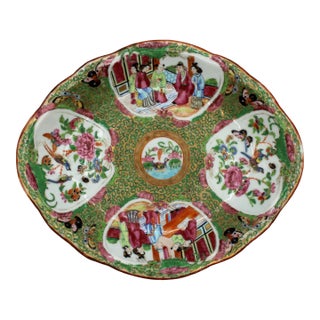 Circa 1860 Chinese Export Porcelain Rose Medallion Serving Dish For Sale