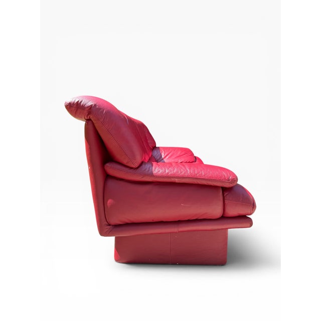 1980s Postmodern Red Leather Sofa in the Style of Nicoletti Salotti For Sale - Image 4 of 8