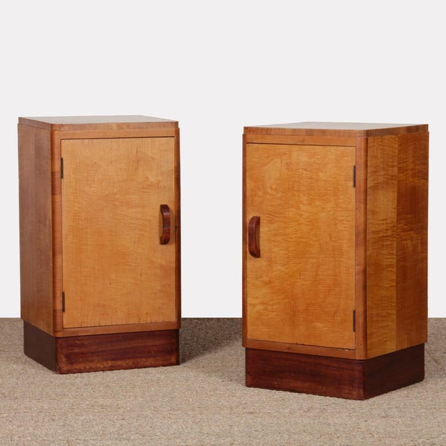 English Maple and Walnut Bedside Tables, 1930, Set of 2, in Good conditions. Designed 1920 to 1949