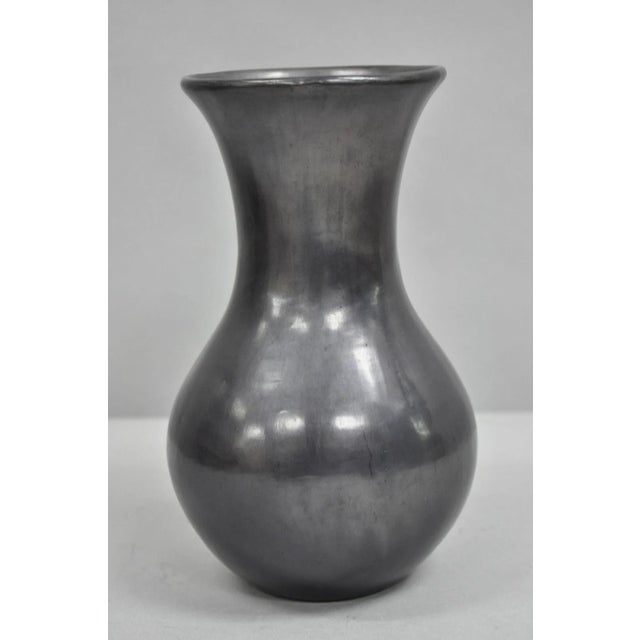 Late 20th Century Dona Rosa Barro Negro Black Pottery Bulbous Flower Vase For Sale - Image 9 of 9