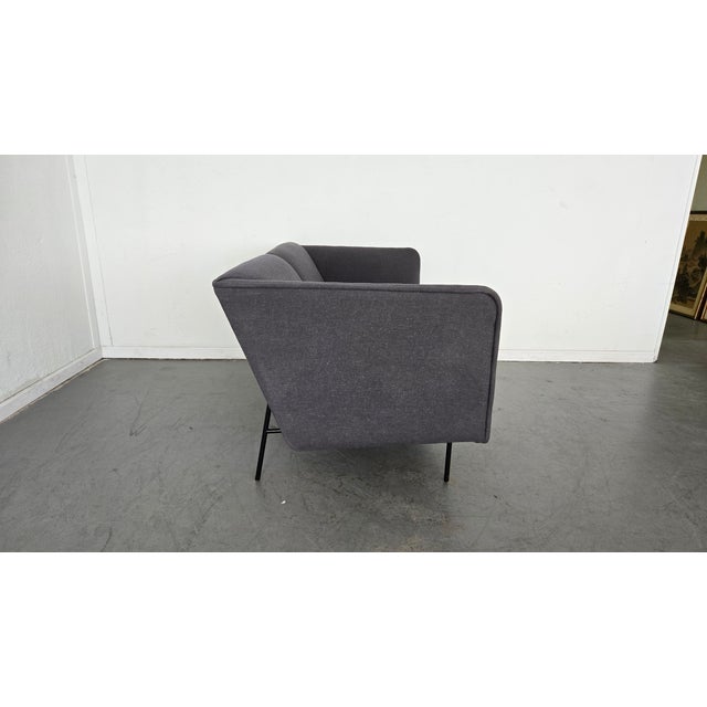 High-backed and leggy beauty in search of willing participants for a relaxing and elegant seating encounter. Experience...