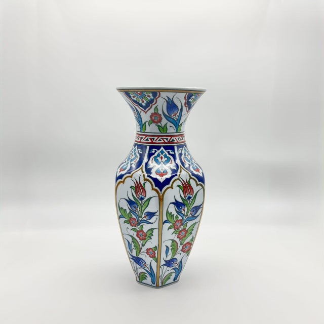 White Handmade Ceramic Faceted Vase (25cm) – Iznik Floral Arches & Panels – Geometric Art Decor For Sale - Image 8 of 10