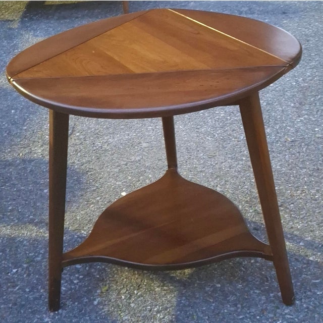 Late 20th Century Federal Style Solid Stained Cherry Triangular Drop-Leaf Side Table For Sale - Image 4 of 6