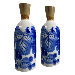 Taisho Porcelain Sake Pouring Bottles (Tokkuri Tokuri), Japan, 1920s, Set of 2 For Sale