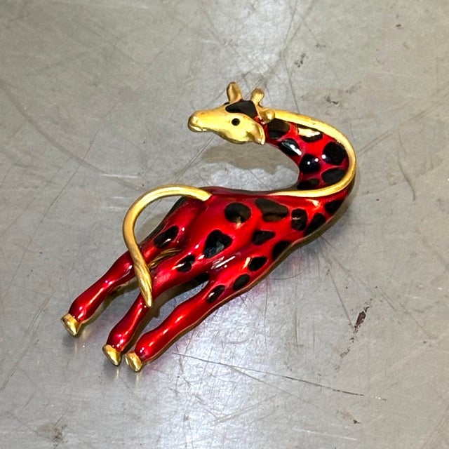 Postmodern Large Gold-Tone / Red Enameled Giraffe Brooch For Sale - Image 3 of 4