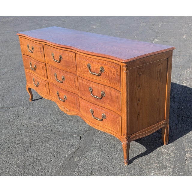 Henredon 1960s Henredon French Provincial 9-Drawer Dresser For Sale - Image 4 of 18