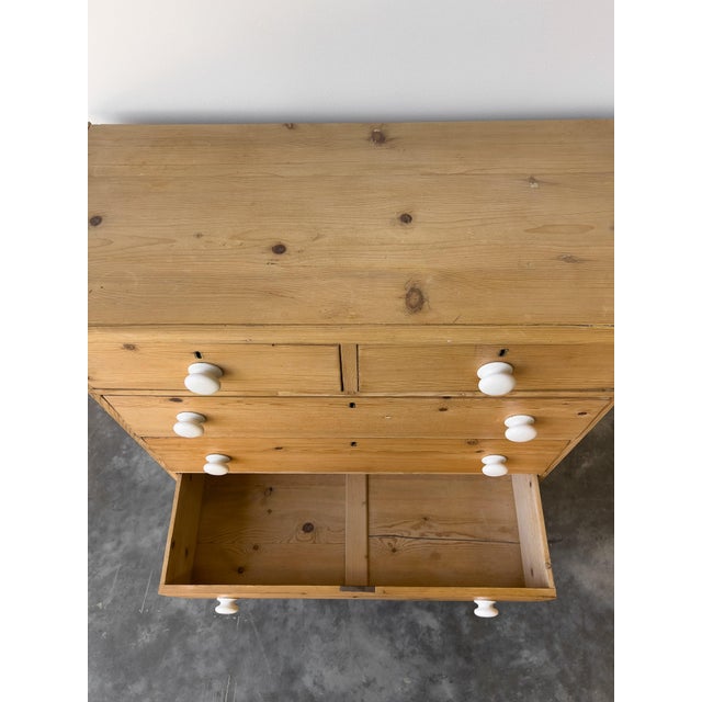 Tan 19th Century English Pine Chest of Drawers | Dresser With Porcelain Knobs For Sale - Image 8 of 8