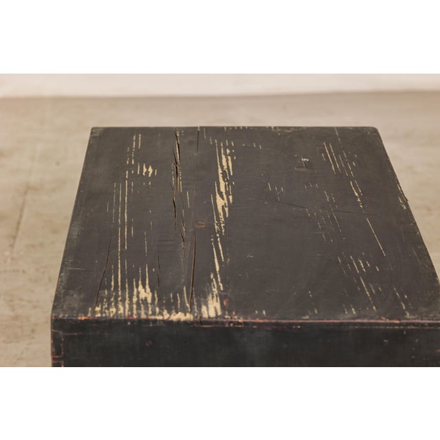 Early 20th Century Qing Dynasty Elmwood Blanket Chest with Black Lacquer Finish and Brass Accents For Sale - Image 10 of 12