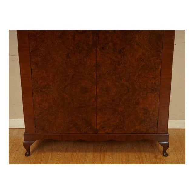 1940s Art Deco Burr Walnut Double Wardrobe, England, 1940s For Sale - Image 5 of 13