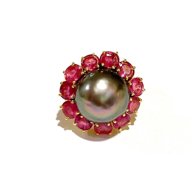 Bochic “Orient” Tahiti South Sea & Multi Ruby Cluster Ring Set 18K & Silver, Size 4 For Sale - Image 4 of 4