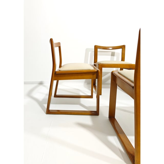 Quattro sedie in legno Mid-Century Modern nello stile di Willy Rizzo, Italia, anni '70 Materiali di alta qualità e...