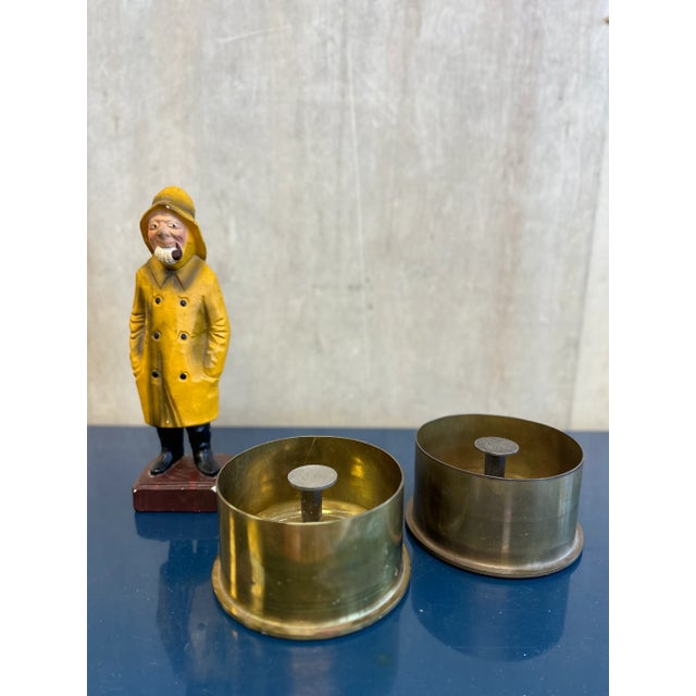 Solid Pair Brass Artillery Casings redesigned as Ashtrays, bearing coins as centerpieces: - 1960 British Five Shilling...
