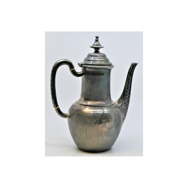 Fluted Silver Teapot with Royal Insignia, in Good conditions.