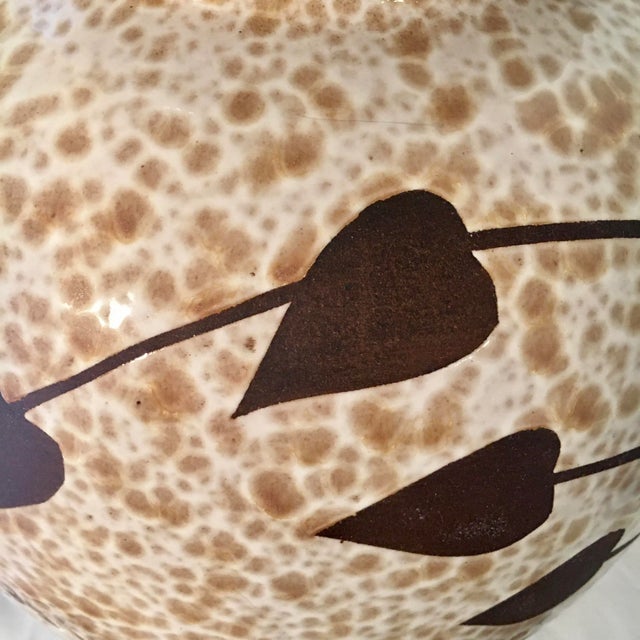 1970s Mid-Century Modern Leaf Motif Mottled Glaze Table Lamp For Sale - Image 4 of 9