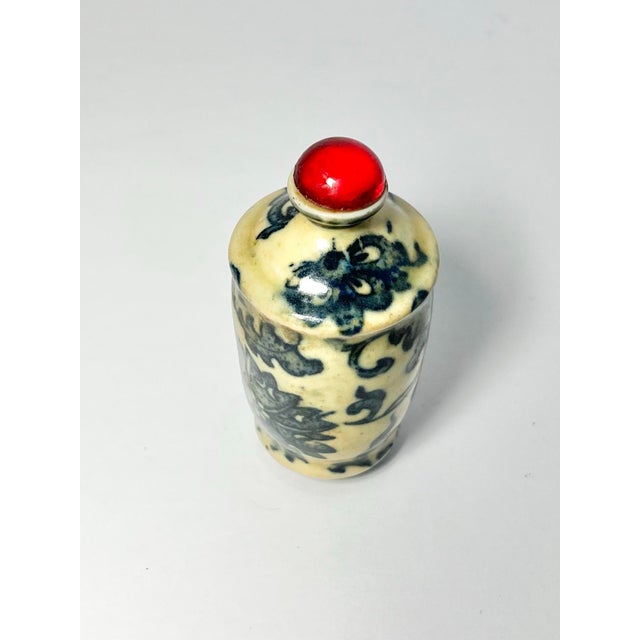 Antique Chinese Yellow Porcelain Blue Floral Flowers Snuff Bottle For Sale In Dallas - Image 6 of 10