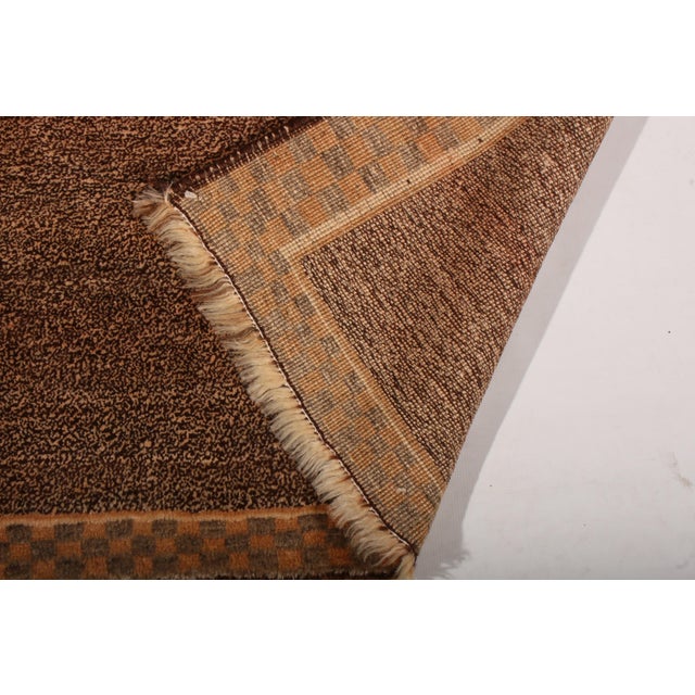 Textile 1950s Vintage Mid-Century Persian Rug Beige Brown Open Field Gabbeh Design For Sale - Image 7 of 7