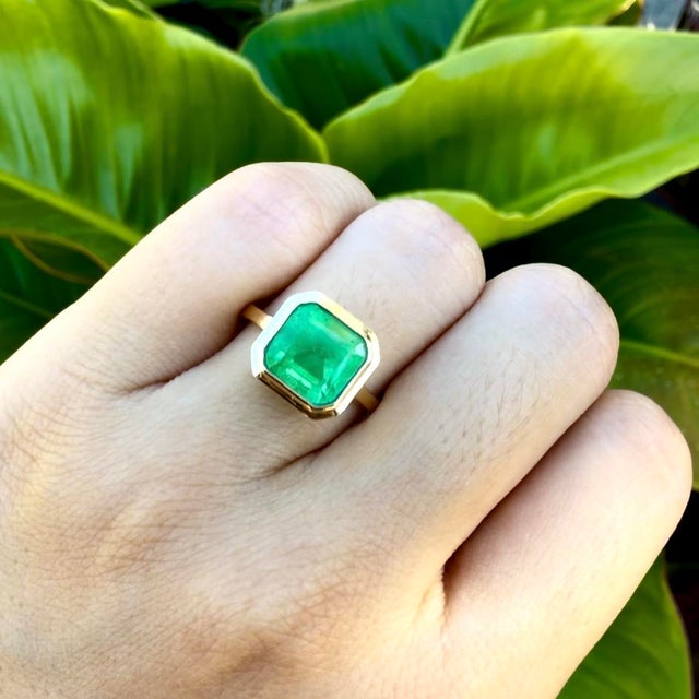 Kai Fine Jewelry Kai One-of-a-Kind Bella 3.05ct Certified Columbian Emerald Ring in 14k Gold, Size 6 For Sale - Image 4 of 5