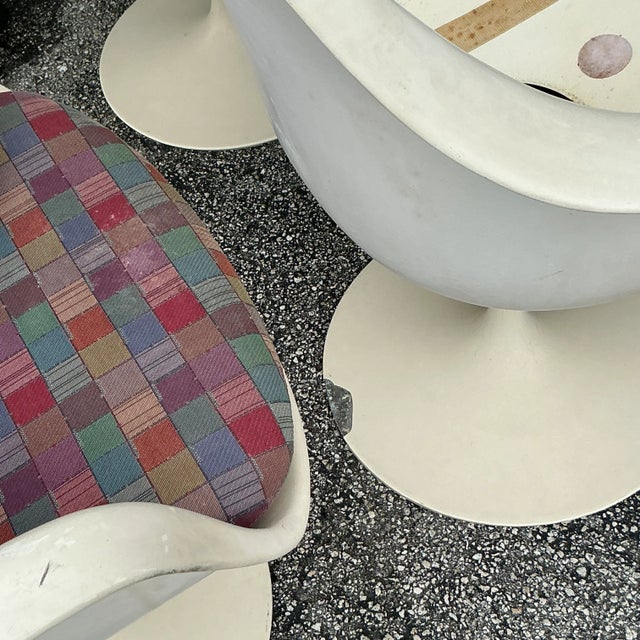 Off-white Vintage Mid-Century Modern Eero Saarinen Br50 Tulip Chairs - Set of 4 For Sale - Image 8 of 9