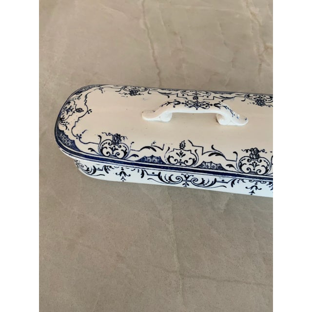 Antique Moustiers Porte Savonettes (Covered Soap Holder) in French Blue and White, Two Pieces For Sale In Los Angeles - Image 6 of 12