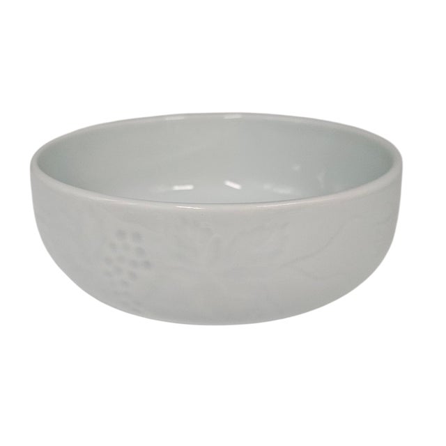 Set of 5 Vintage Korean Celadon Bowls With Grape Leaf Relief – Pale Blue Porcelain Soup or Salad Dishes For Sale In San Francisco - Image 6 of 9