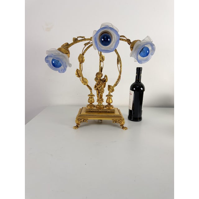 Italian Art Nouveau three-light table lamp in gilded bronze and Murano glass, 1980s e14 Lamps Complete and in excellent...