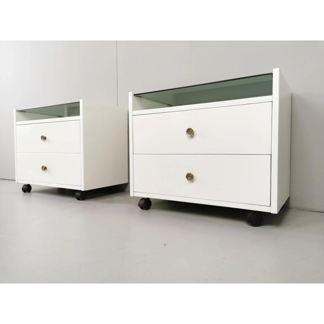 White Lacquered Nightstands by Carlo de Carli for Luigi Sormani, 1960s, Set of 2, in Very Good conditions. Designed 1960...