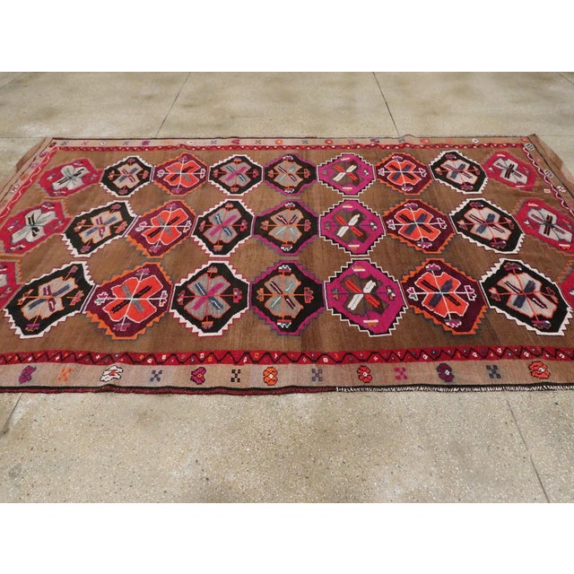 Galerie Shabab Collection Mid-20th Century Turkish Anatolian Room Size Carpet For Sale In New York - Image 6 of 10
