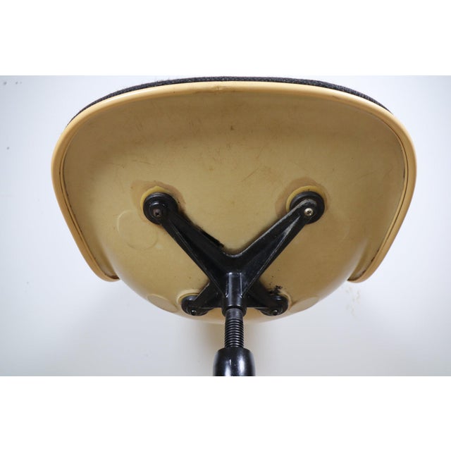 Adjustable Swivel Chair in Fiberglass by Charles and Ray Eames for Herman Miller, 1960s For Sale - Image 11 of 16