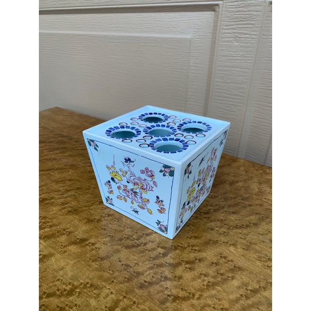 Chinoiserie Mid-20th Century Dutch Delft Chinoiserie Porcelain Flower Frog Tulipiere For Sale - Image 3 of 10