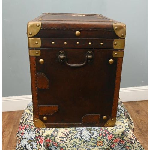 Vintage Leather Travelling Trunk For Sale - Image 4 of 9