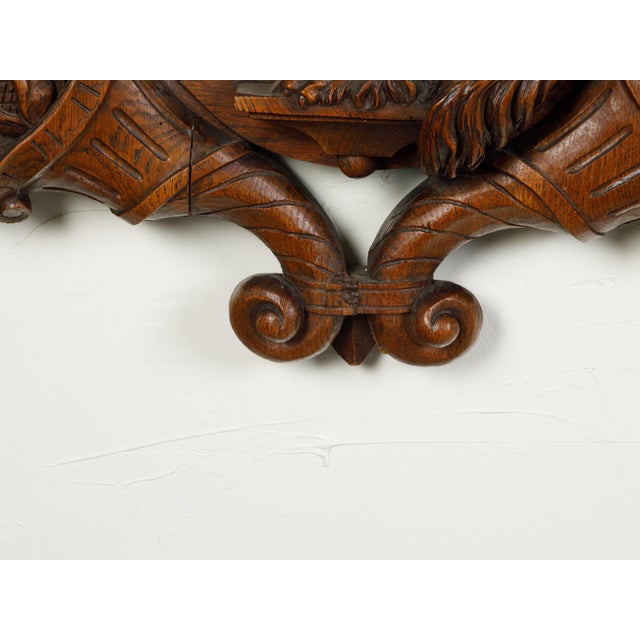 English 1880s Carved Wooden Wall Cartouche Depicting a Dog with Coat of Arms For Sale In Atlanta - Image 6 of 8