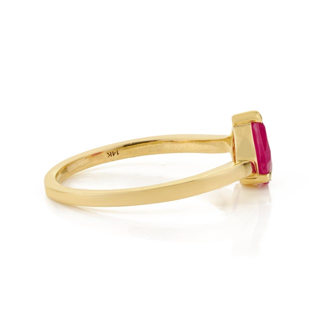 Metal Estate Pear-Shaped Natural Ruby Solitaire Ring Size 4 in 14k Yellow Gold For Sale - Image 7 of 15