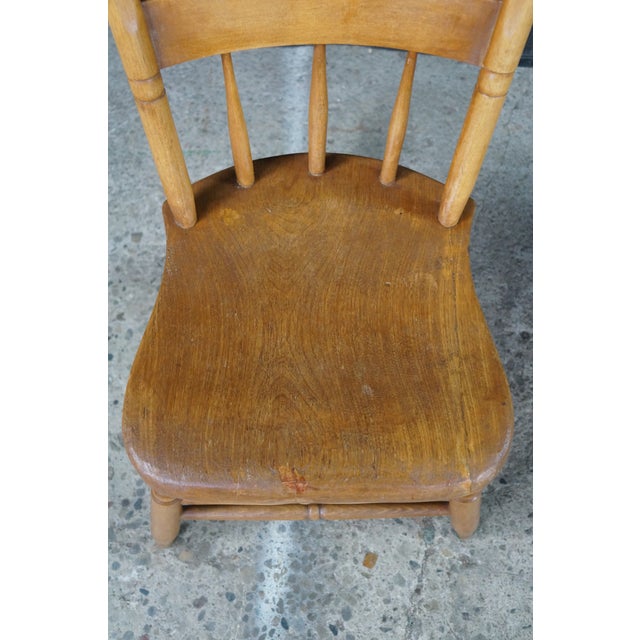 Wood 2 Antique 19th Century Colonial Windsor Thumb Back Maple Side End Chairs Pair For Sale - Image 7 of 18