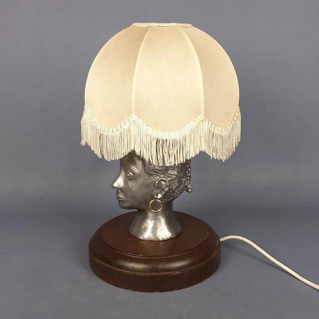 Sculptural Female Face Table Lamp in Aluminum and Wood, 1960s For Sale - Image 6 of 17