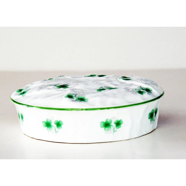 Coalport “Erin” 4” Round Box and Lid with Shamrocks Coalport Countryware Bone china, with Green Shamrocks Delightful....