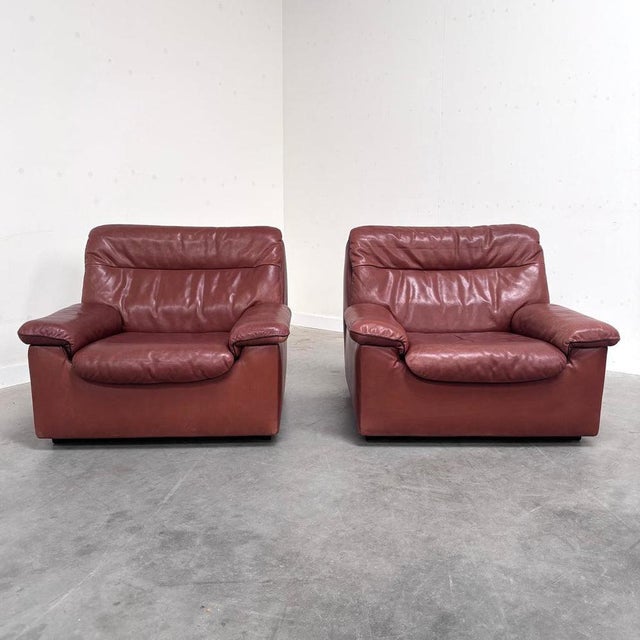 Remarks: Set vintage De Sede lounge chairs, model DS 66. Leather upholstery with wooden frame. Leather in great condition...