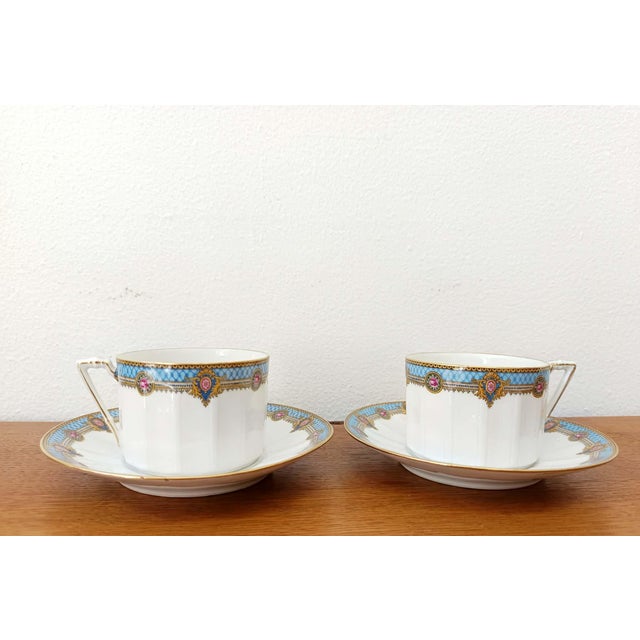 Limoges coffee service, Art Deco, 1925 Set comprising 7 cups and saucers. White porcelain cups with a blue floral frieze...