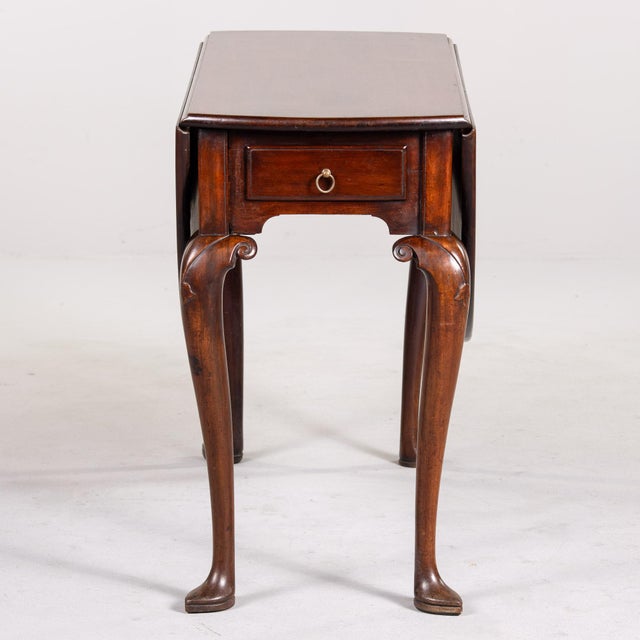 Burnt Umber Early 20th Century English Mahogany Drop Leaf Table For Sale - Image 8 of 11