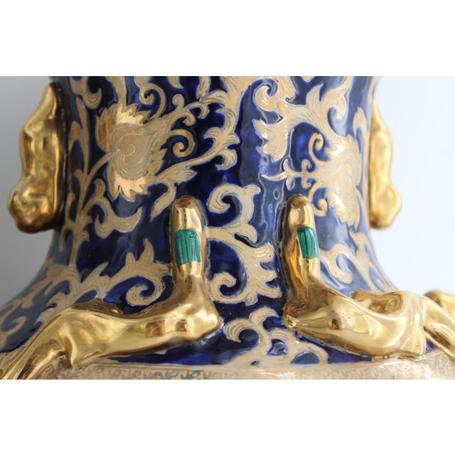 Mid 20th Century Pair Large 18" Chinese Porcelain Vases Cobalt Blue Gold Hunt Scene Chinoiserie For Sale - Image 14 of 18