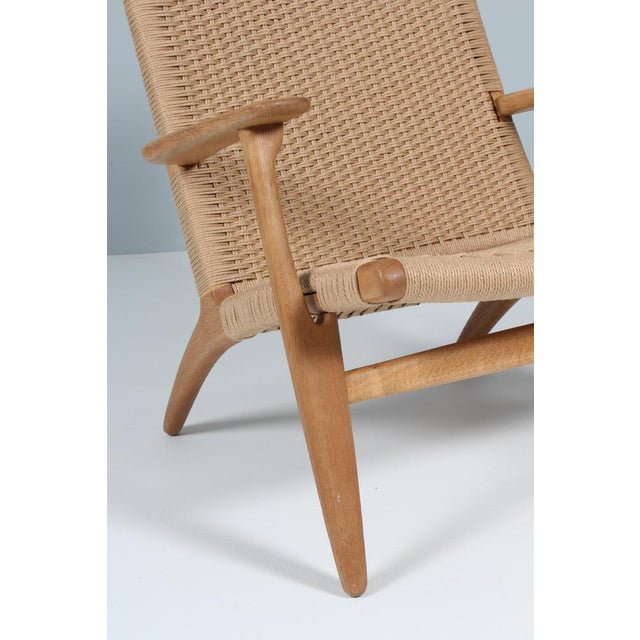 1960s CH-25 Lounge Chair in Oak attributed to Hans J. Wegner for Carl Hansen & Søn, 1950s For Sale - Image 5 of 8