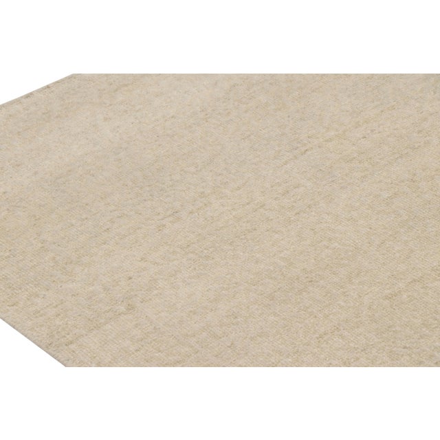 Rug & Kilim’s Oversized Contemporary Textural Solid Rug in Beige Tones For Sale In New York - Image 6 of 8