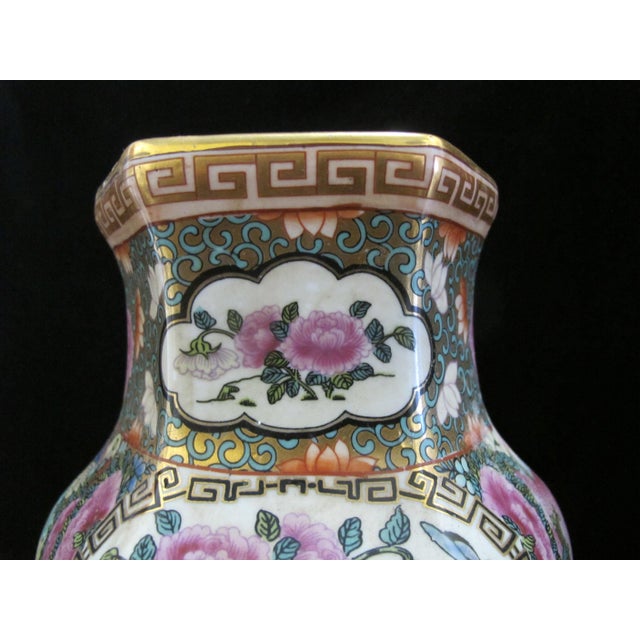Chinese Famille Rose Medallion Bird & Flower Design Wall Pocket Vase Pair For Sale - Image 9 of 15