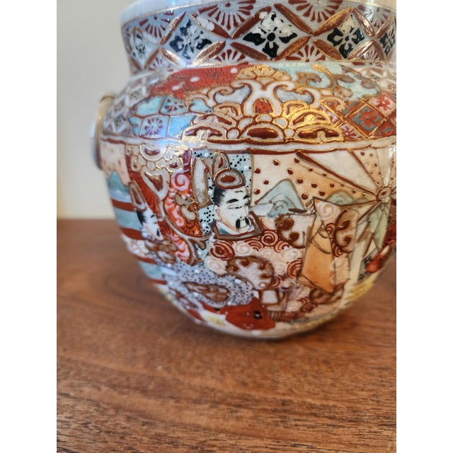 Late 20th Century Pair of Japanese Satsuma Jars, Hand Painted Kutani Style Pottery, Vintage Oriental Vases With Handles, Signed Gilded Decor For Sale - Image 5 of 14