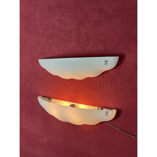 1980s Large Leucos Wall Lamps in Opaline Blown Murano Glass, 1980s, Set of 2 For Sale - Image 5 of 17