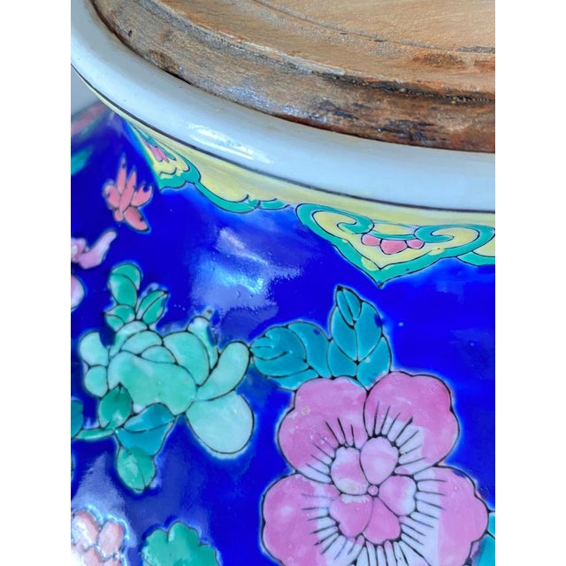 Chinese Table Lamp in Hand Painted Porcelain, 1940 For Sale - Image 3 of 14