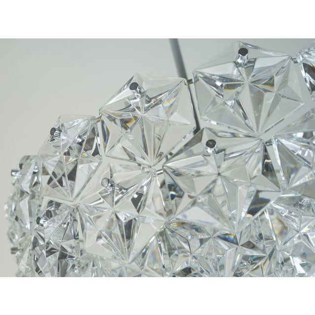 1960s Mid-Century Chandelier in Crystal Glass and Chrome Plated Metal with 66 Glass Prisms from Kinkeldey, 1960s For Sale - Image 5 of 14